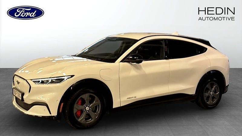 Vit Begagnad 2021 Ford Mustang Mach-E Standard Range SUV | 349 900 kr (Marknadspris) - Bild 1/4