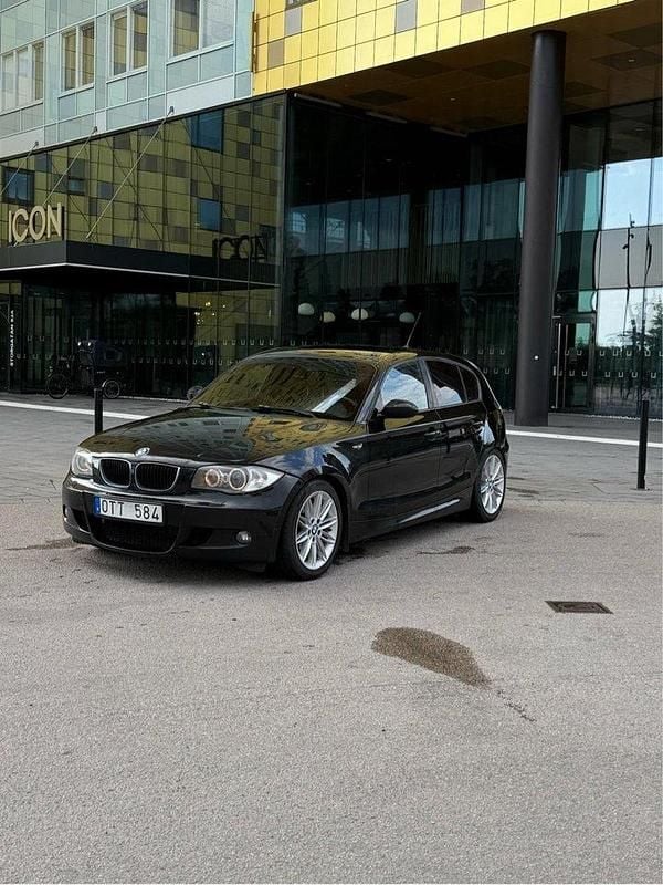 Svart Begagnad 2010 BMW 120 M Sport Halvkombi | 54 000 kr (Bra pris) - Bild 1/4