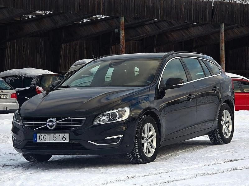 Svart Begagnad 2016 Volvo V60 Momentum Kombi | 109 900 kr (Bra pris) - Bild 1/4