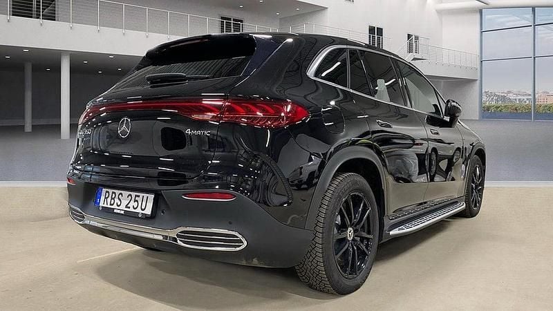 Begagnad Mercedes EQE350 AMG Line Premium 214 kW (292 HK) 2024 Svart SUV