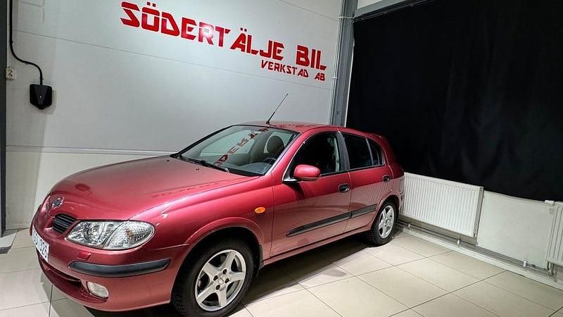 Röd Begagnad 2001 Nissan Almera Halvkombi | 22 500 kr - Bild 1/4