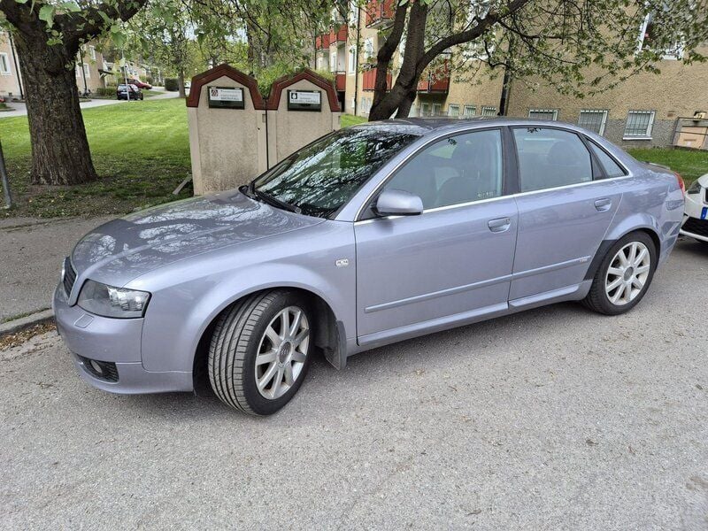 Silver Begagnad 2004 Audi A4 Comfort Sedan | 35 000 kr - Bild 1/4