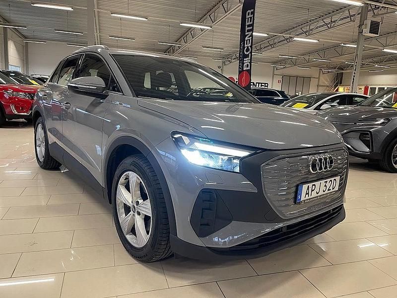 Begagnad Audi Q4 e-tron Proline 125 kW (170 HK) 2022 Grå SUV