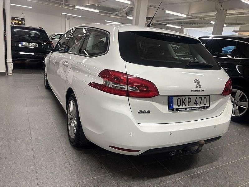 Begagnad Peugeot 308 SW 120 HK (88 kW) 2016 Vit Kombi