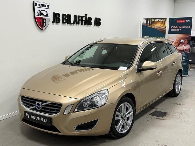 Brun Begagnad 2011 Volvo V60 Summum Kombi | 89 700 kr (Bra pris) - Bild 1/4