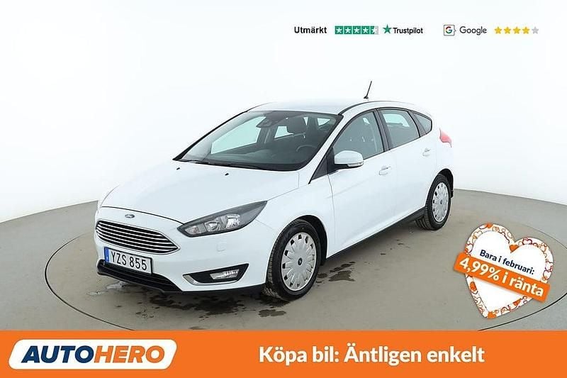 Vit Begagnad 2017 Ford Focus Titanium Halvkombi | 122 000 kr (Marknadspris) - Bild 1/4