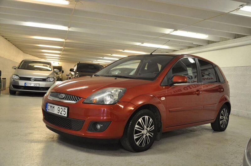 Orange Begagnad 2007 Ford Fiesta Halvkombi | 51 000 kr - Bild 1/4