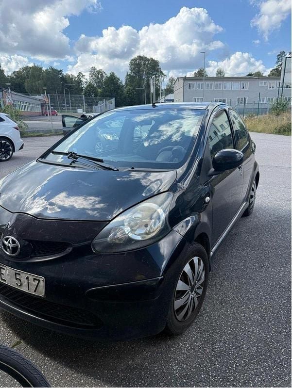 Svart Begagnad 2007 Toyota Aygo Halvkombi | 17 900 kr (Marknadspris) - Bild 1/1