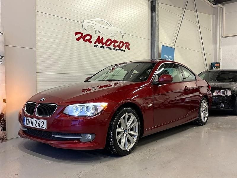 Begagnad BMW 320 Comfort Edition 184 HK (135 kW) 2010 Röd Sportkupé