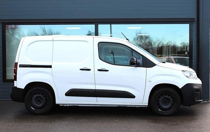 Begagnad Citroën Berlingo 131 HK (96 kW) 2022 Vit Minibuss