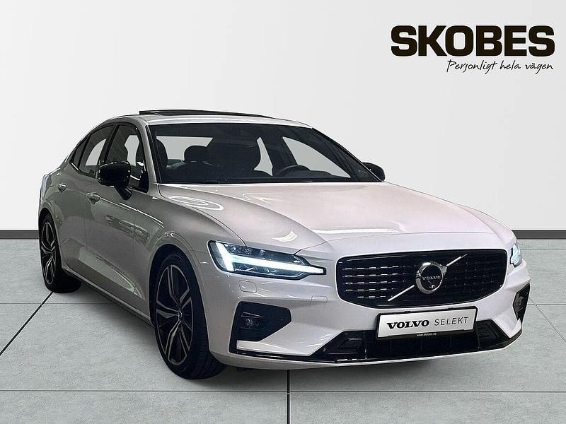 Vit Begagnad 2022 Volvo S60 R-Design Sedan | 359 400 kr (Bra pris) - Bild 1/3