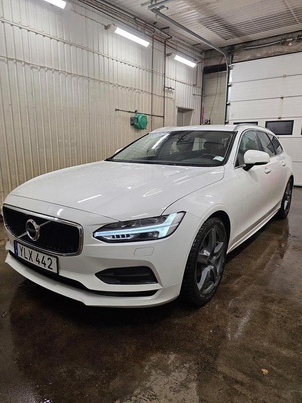 Vit Begagnad 2019 Volvo V90 Momentum Kombi | 198 000 kr (Bra pris) - Bild 1/4