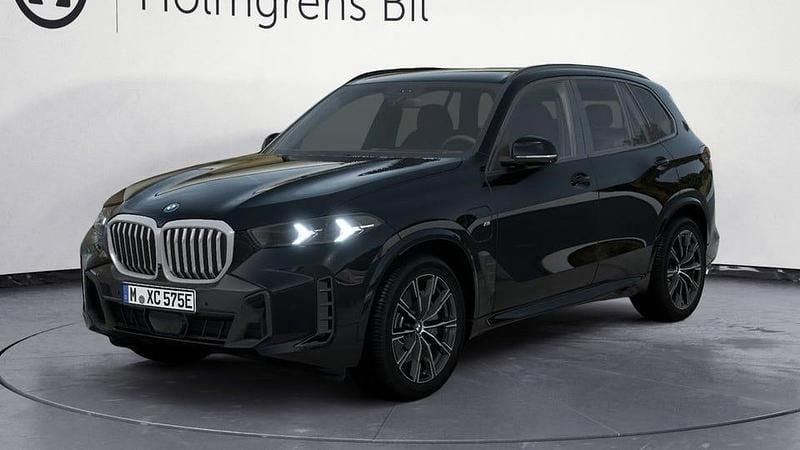 Ny BMW X5 M Sport 490 HK (360 kW) 2025 Safirsvart metallic SUV