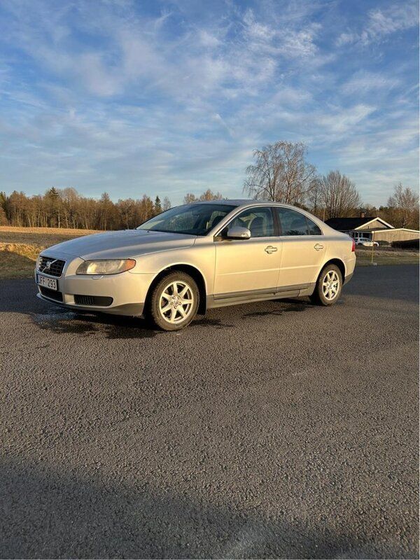 Grå Begagnad 2007 Volvo S80 Kinetic Sedan | 35 000 kr (Marknadspris) - Bild 1/4