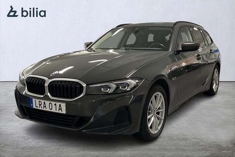 Begagnad BMW 330 Sport Line 292 HK (214 kW) 2023 Grå Kombi