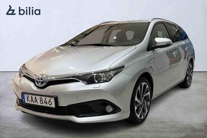 Begagnad Toyota Auris Touring Sports 2016 Silver Kombi