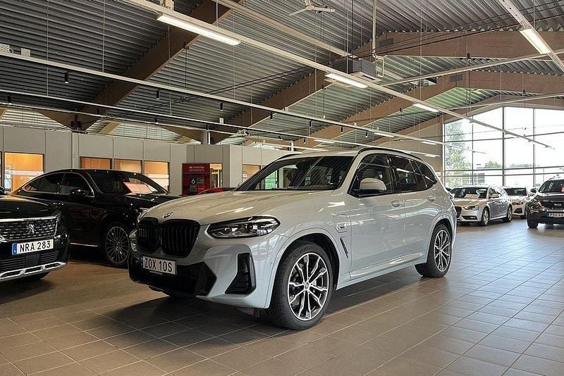 Grå Begagnad 2021 BMW X3 M Sport SUV | 448 800 kr (Marknadspris) - Bild 1/4