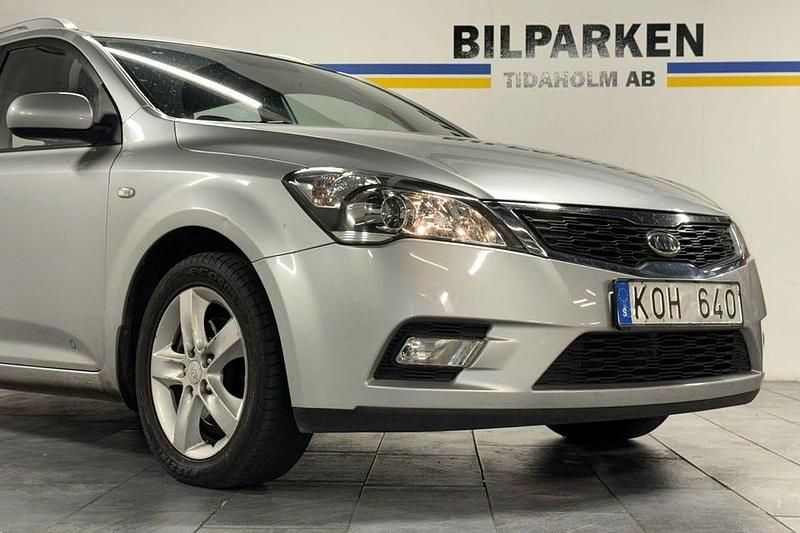Begagnad Kia Ceed Sportswagon 116 HK (85 kW) 2009 Silver Kombi