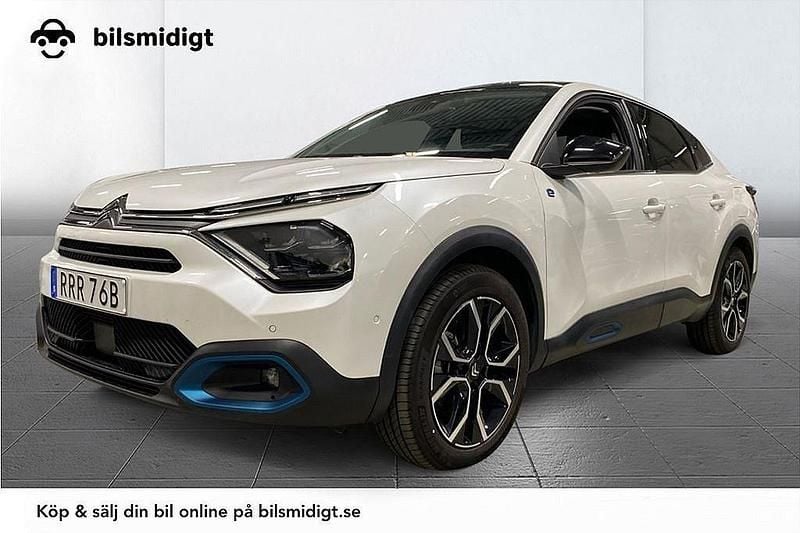 Vit Begagnad 2023 Citroën e-C4 Exclusive Sedan | 259 800 kr (Marknadspris) - Bild 1/3