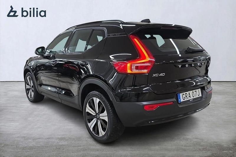 Begagnad Volvo XC40 Core 172 kW (234 HK) 2023 Svart SUV
