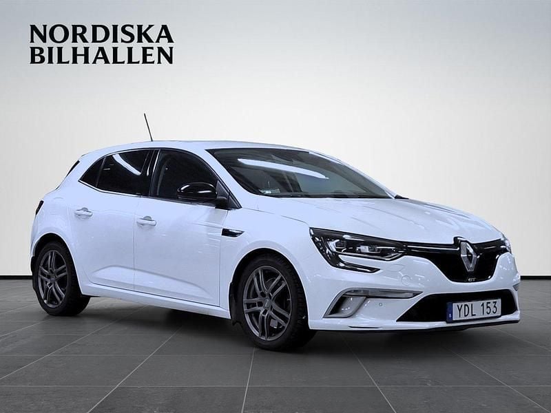 Vit Begagnad 2016 Renault Mégane GT Line Bose Edition Halvkombi | 165 795 kr (Marknadspris) - Bild 1/4