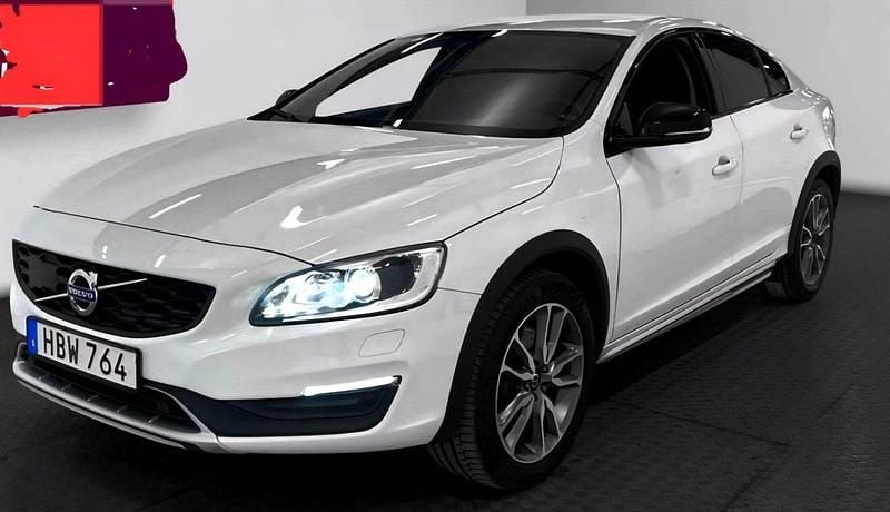Vit Begagnad 2018 Volvo S60 CC Standard Sedan | 165 000 kr (Bra pris) - Bild 1/4