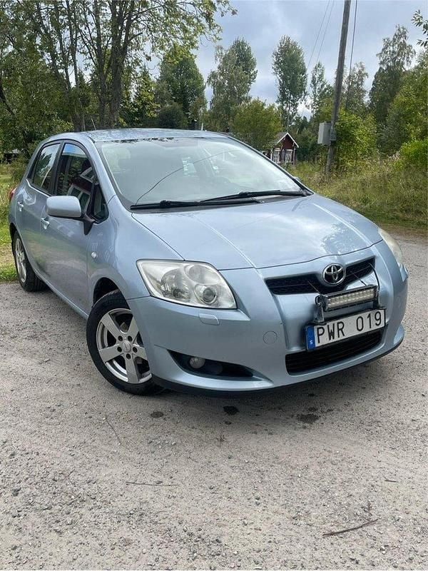 Blå Begagnad 2007 Toyota Auris Halvkombi | 39 500 kr (Marknadspris) - Bild 1/4