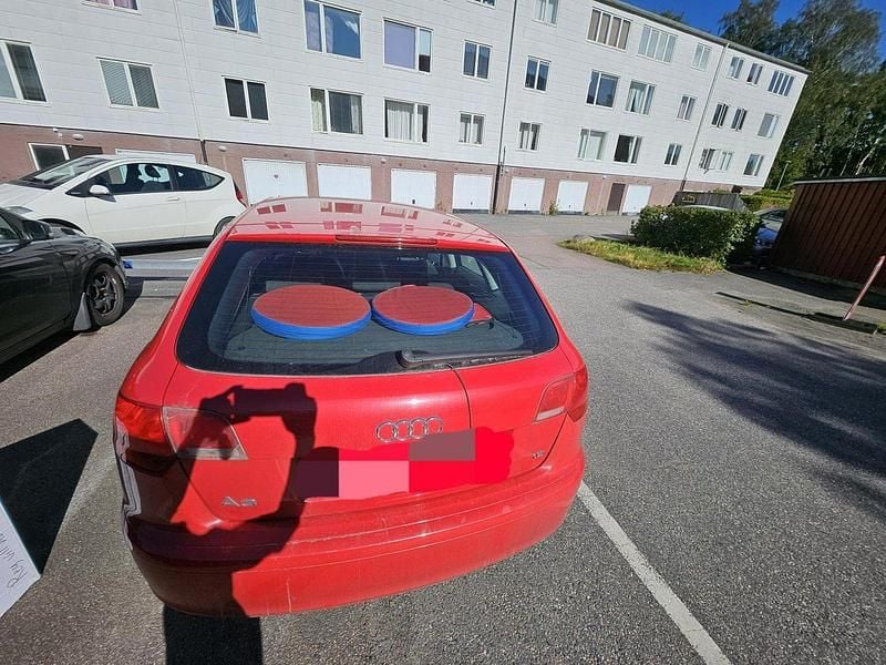 Röd Begagnad 2007 Audi A3 Sportback Comfort Halvkombi | 30 000 kr (Marknadspris) - Bild 1/4