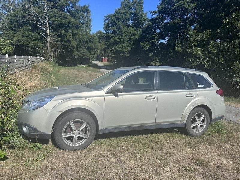 Gul Begagnad 2012 Subaru Outback SUV | 21 000 kr (Superpris) - Bild 1/1