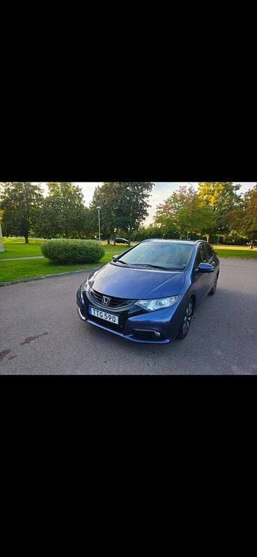 Blå Begagnad 2014 Honda Civic Sport Kombi | 85 000 kr (Marknadspris) - Bild 1/4