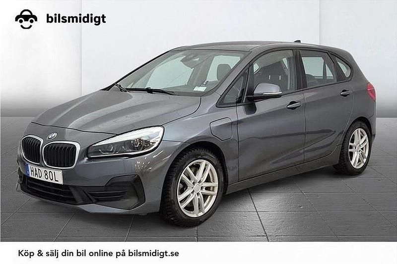 Grå Begagnad 2020 BMW 220 Advantage Minibuss | 208 900 kr - Bild 1/3