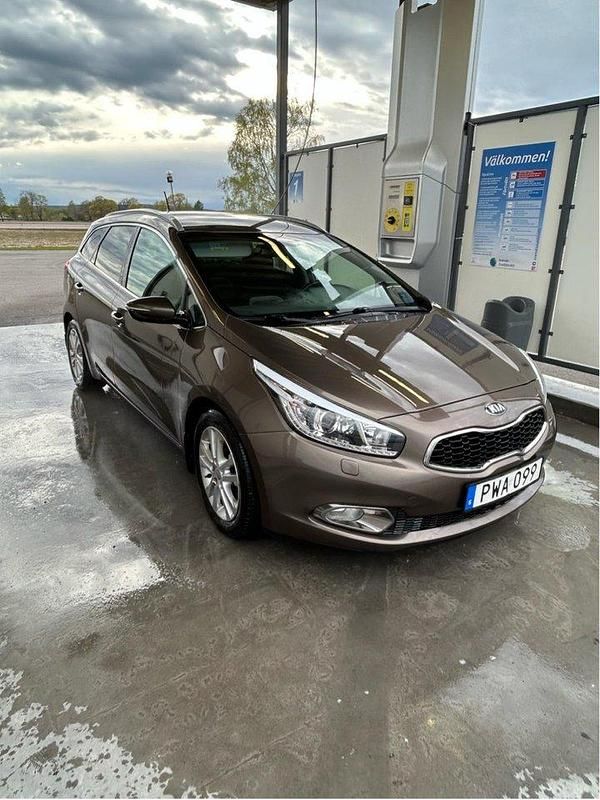 Grön Begagnad 2014 Kia Ceed Sportswagon Comfort Kombi | 76 000 kr (Bra pris) - Bild 1/3