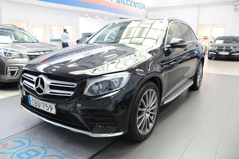 Svart Begagnad 2018 Mercedes GLC220 AMG SUV | 299 900 kr (Marknadspris) - Bild 1/4