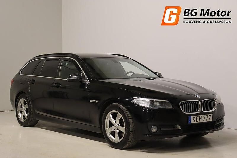 Svart Begagnad 2015 BMW 520 Kombi | 139 900 kr (Marknadspris) - Bild 1/3