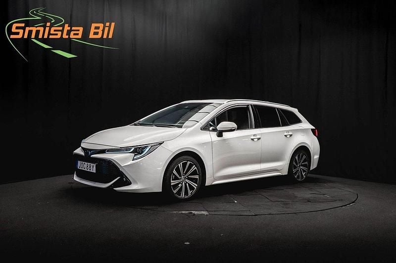 Vit Begagnad 2022 Toyota Corolla Style Kombi | 269 700 kr (Marknadspris) - Bild 1/3