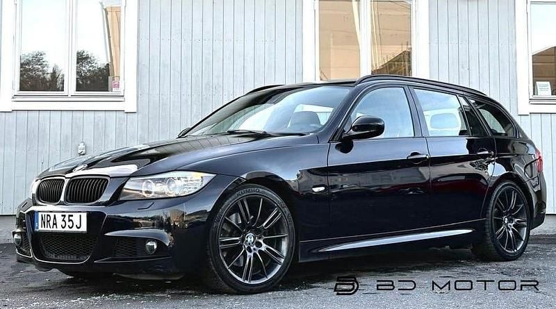 Svart Begagnad 2012 BMW 325 M Sport Kombi | 129 900 kr (Marknadspris) - Bild 1/4