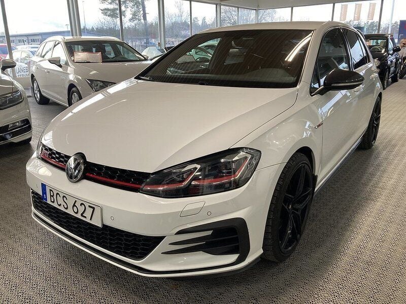 Vit Begagnad 2017 VW Golf VII GTI Halvkombi | 229 900 kr (Marknadspris) - Bild 1/4