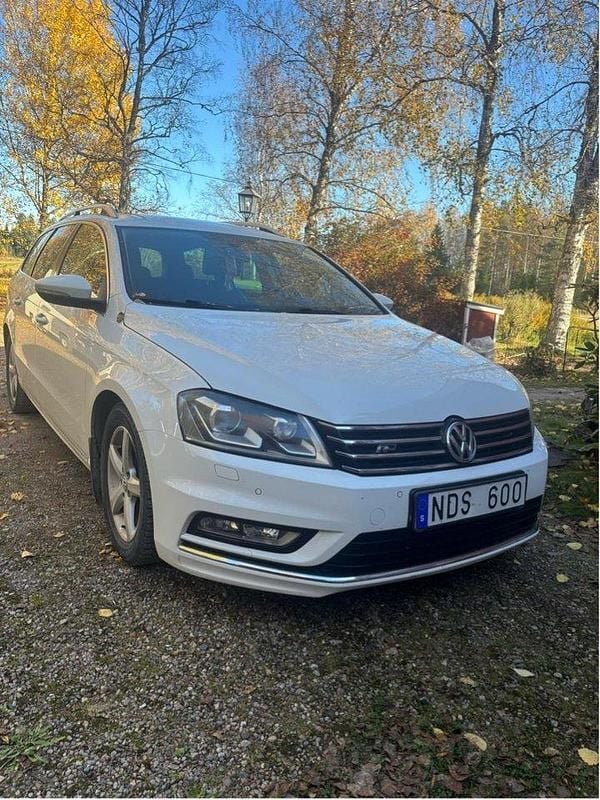 Vit Begagnad 2013 VW Passat GT Kombi | 79 999 kr (Marknadspris) - Bild 1/4