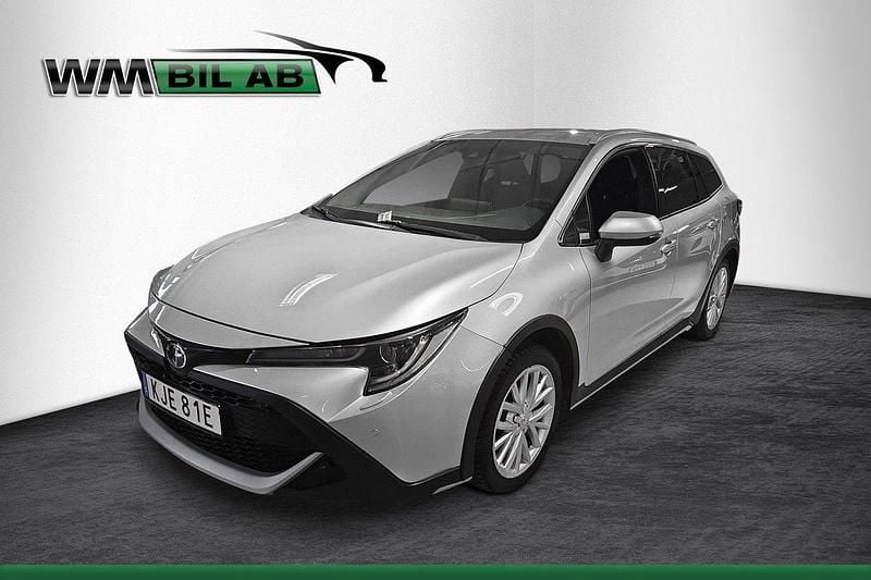 Silver Begagnad 2022 Toyota Corolla Kombi | 274 000 kr (Marknadspris) - Bild 1/4
