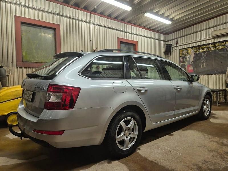 Begagnad Skoda Octavia 110 HK (80 kW) 2016 Halvkombi