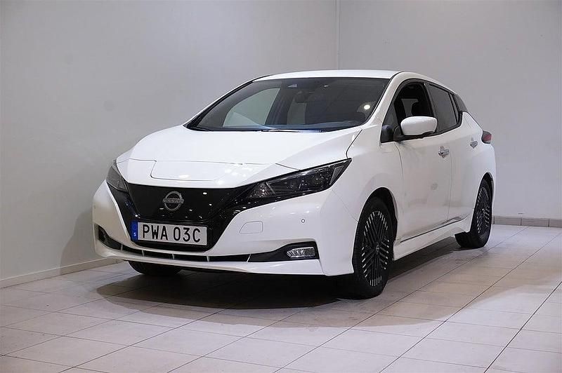 Vit Begagnad 2022 Nissan Leaf N-Connecta Halvkombi | 179 900 kr (Marknadspris) - Bild 1/4