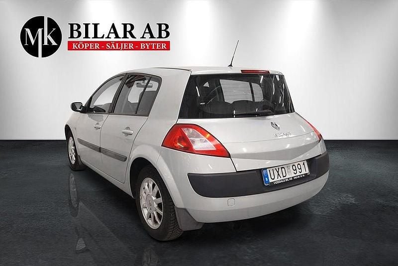 Begagnad Renault Mégane II 98 HK (72 kW) 2003 Ljusgrå Halvkombi
