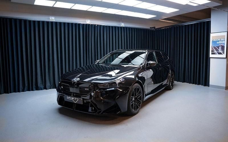 Svart Begagnad 2025 BMW M5 Kombi | 1 649 000 kr (Bra pris) - Bild 1/4