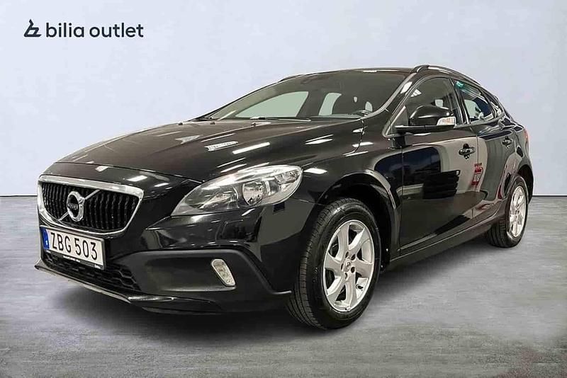 Begagnad Volvo V40 2018 Svart Halvkombi