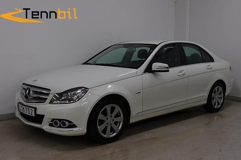 Vit Begagnad 2011 Mercedes C220 Avantgarde Sedan | 98 900 kr (Marknadspris) - Bild 1/4