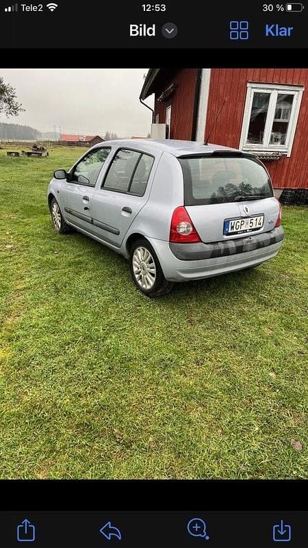 Grå Begagnad 2005 Renault Clio R.S. Halvkombi | 25 000 kr (Marknadspris) - Bild 1/4