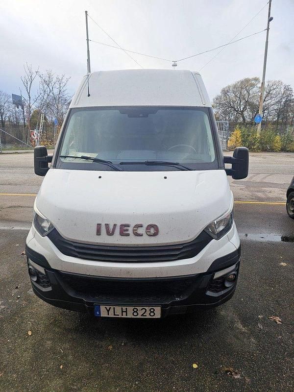 Vit Begagnad 2018 Iveco Daily | 140 000 kr (Marknadspris) - Bild 1/4