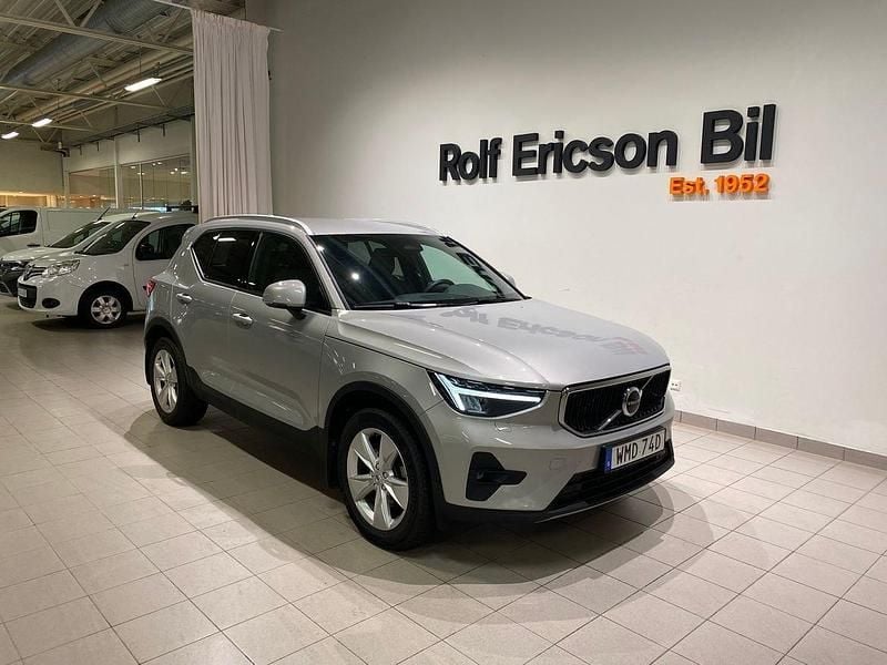 Silver Begagnad 2024 Volvo XC40 Core SUV | 359 500 kr (Marknadspris) - Bild 1/4