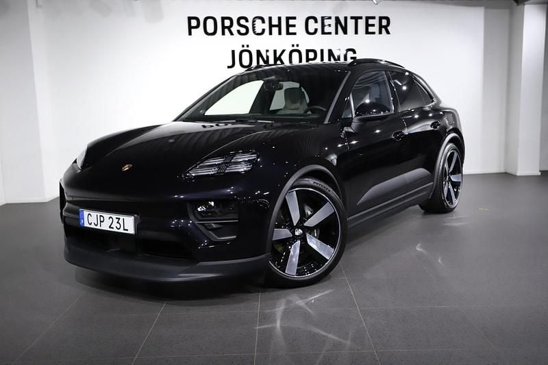 Svart (black) Begagnad 2024 Porsche Macan SUV | 895 000 kr - Bild 1/4