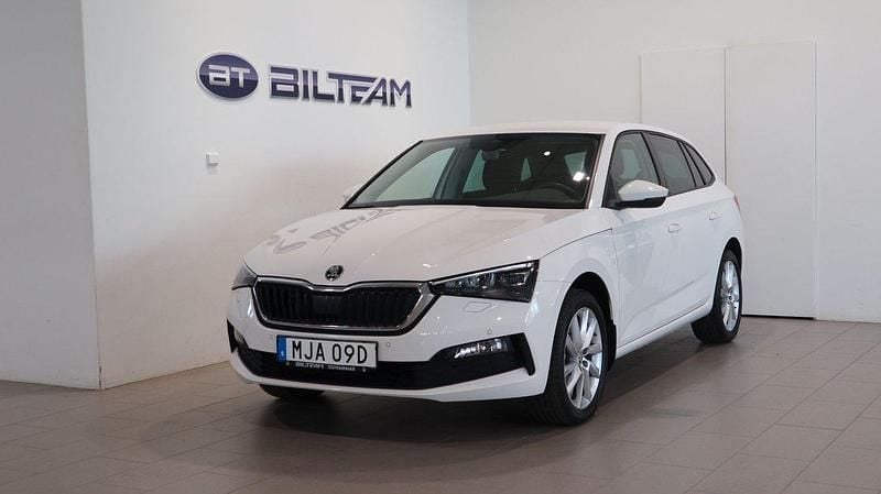 Vit Begagnad 2022 Skoda Scala Style Halvkombi | 229 900 kr (Marknadspris) - Bild 1/4